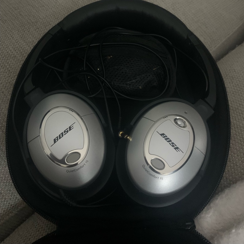 Bose noise cancelling headphones